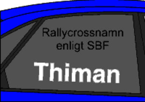 100mm Höga VIT TEXT Förarens namn
Varje deltagare måste alltid ange sitt efternamn på undre halvan av båda bakre sidorutorna på den tävlande bilen.
Versal (100 mm hög) skall användas för den första bokstaven i efternamnet, övriga bokstäver skall vara gemena. Enbart efternamn. Vill du ha den ihoptryckt på bredden så skriv det under kommentarer tillsammans med mått.