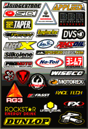 Dekalark 300x460mm. Logotyperna är stansade efter den vita tunna linjen.