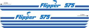 Flipper 575 Blått/rött Komplett innehållande: 2st flipperdekal / logoer 2st stripes vattenlinje, 2st stripes kabin. Blått & rött i originalfärg