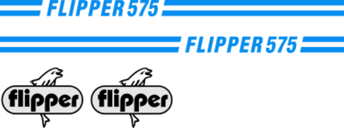 Flipper 575 Komplett innehållande: 2st flipperdekaler med stripes, 2st Flipper Logotyper i svart&silver.