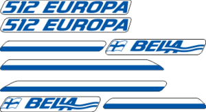 Datorskuren dekalsats i självhäftande folie. Leverans med appliceringstejp. Komplett innehållande: 2st dekaler 512 Europa 544mm, 2st dekaler Bella med flagga 417mm, 4st dekal/stripes varav 2st 690mm, 2st 427mm