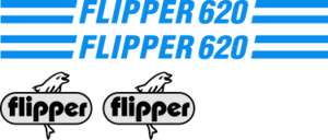 Flipper 620 Komplett innehållande: 2st flipperdekal / logoer  2st stripes kabin. Blåa stripes. Logotyp i svart&silver.