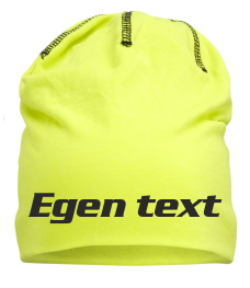 Slätstickad, skön och sportig mössa i single jersey-kvalité med dekorationssömmar.
Inkl egen text i valfri färg.