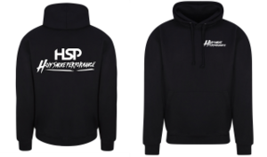 Hoodie med tryck. Clique Basic Hoody. Sweatshirt med huva i unisexmodell med borstad insida, ribb i mudd och avslut nedtill. Dragsko i huva och ficka framtill. Smart detalj för att kunna bära hörlurar ingår.