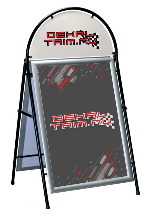 Toppmodellen av s.k. A-ställ. Kraftig rörstomme som gör att ditt ställ står stabilt. Försedd med 2 st. snäppramar för enkelt byte av budskap och som på ett snyggt sätt håller din affisch på plats. Detta ställ bär fram er logotype och ert budskap på ett stilrent sätt. Standardstorlekar är 50 x 70 och 70 x 100. Rörstommen är svart och logoplattan är vit. Valfri standardfärg på ramarna. 
<br>Beställ affisch till din gatupratare <a href="https://www.dekaltrim.nu/Product/21981">här</a>