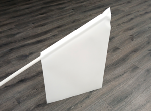 Kioskflagga / Fasadflagga Kioskflagga med kanal för montage på väggfäst flaggstång. Storlek 400x600/400mm

Komplett med väggfäste och flaggpinne.